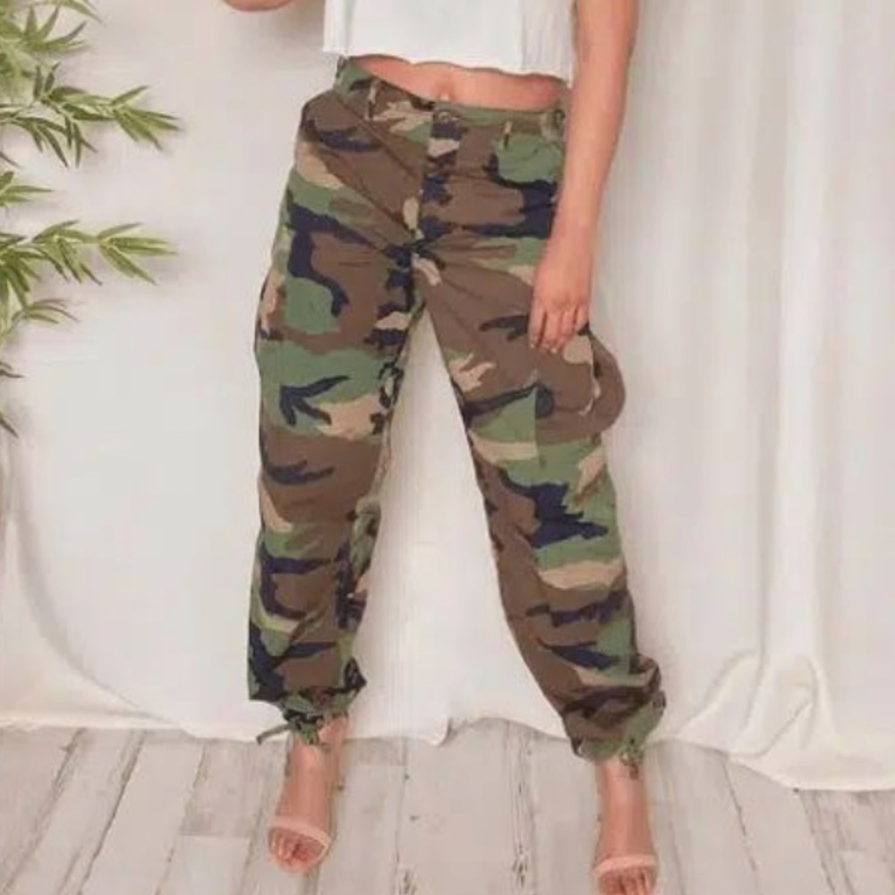 1990s camo cargo pants POCKETS FOR DAYS - Picture 2 of 6